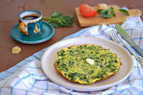 Desayuno Tortilla Con Ortigas Plato Arcilla Blanca Comida Saludable Comida — Foto de Stock