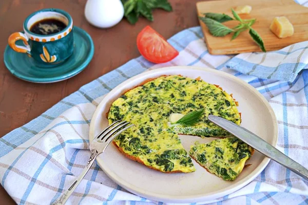 Desayuno Tortilla Con Ortigas Plato Arcilla Blanca Comida Saludable Comida — Foto de Stock