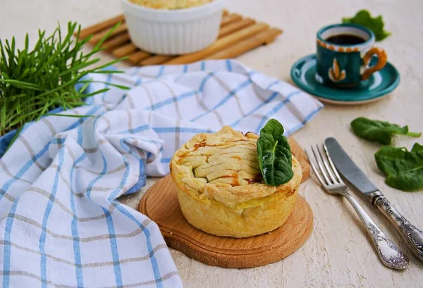 Portioned Traditional Italian Easter Cake Tart Spinach Ricotta Whole Eggs — Stock Photo, Image