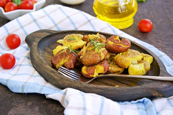 Crash Hot Potatoes Patatas Hervidas Una Cáscara Trituradas Horneadas Con —  Fotos de Stock