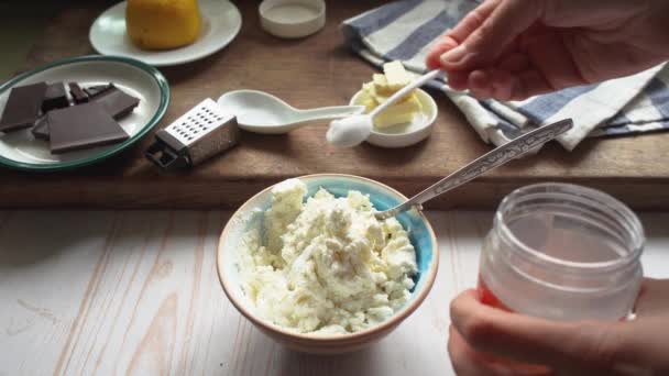 Ajouter Édulcorant Fromage Cottage Mascarpone Dans Bol Pour Faire Dessert — Video