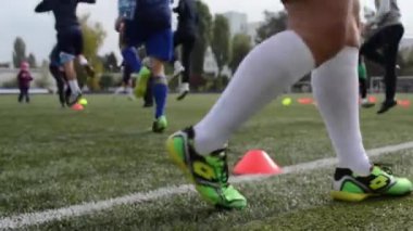 Kadın futbol takımı antrenmanı, kadın sporları. Kiev, Ukrayna - Ekim 2016