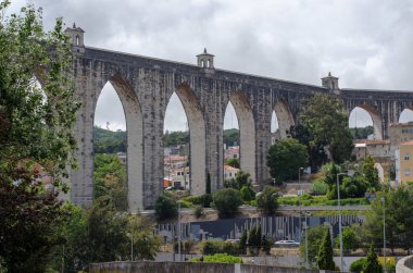 Aqueduct Aguas Livres (Portekizce: Aqueduto das Aguas Livres) Portekiz 'in Lizbon şehrinde bulunan tarihi su kemeri.