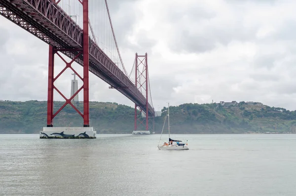 April Hängebrücke Über Den Tejo Lissabon Portugal — Stockfoto