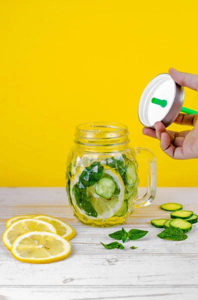 Água Fresca Verão Com Limão Pepino Hortelã Água Ácida Para — Fotografia de Stock