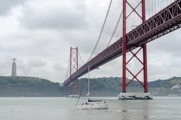 April Hängebrücke Über Den Tejo Lissabon Portugal — Stockfoto