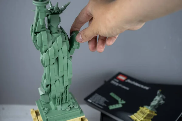 Lego Liberty Statue Миниатюрная Копия Статуи Свободы Архитектуре Лего Взрослый — стоковое фото