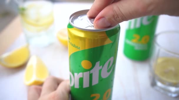 Open Metal Can Soda Drink Slow Motion Outdoor Refreshion Summer — Stok Video