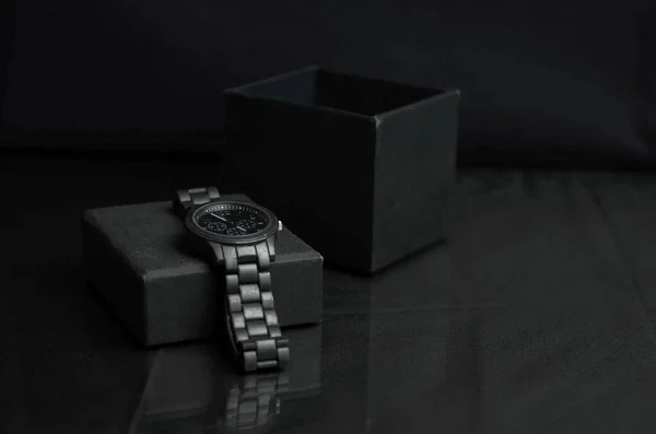 Reloj Grunge Aislado Sobre Fondo Negro Con Camino Recorte Reloj — Foto de Stock