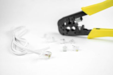 İnternet ya da telefon hattı kabloları ve sıkıştırıcı, Twisting Cable Tool Twisted Ethernet UTP Cat 5, Crimping RJ45 LAN kablosu, RJ45 bağlayıcısını çalıştırma