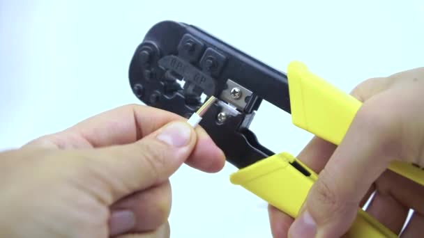 Internet Oder Telefonkabel Und Crimper Twisted Cable Tool Twisted Pair — Stockvideo