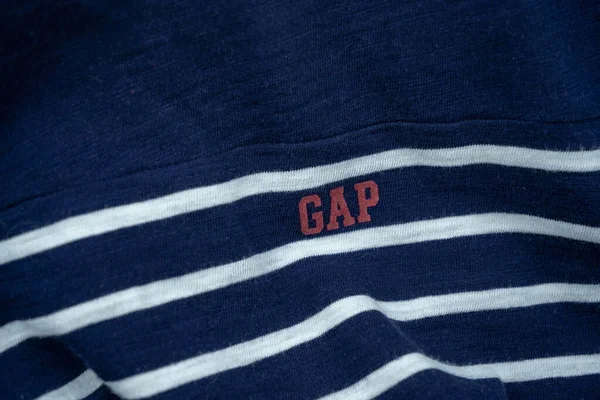 Κλασσικό Shirt Brand Name Στο Εσωτερικό Gap Ρούχα Βαμβακερά Ρούχα — Φωτογραφία Αρχείου