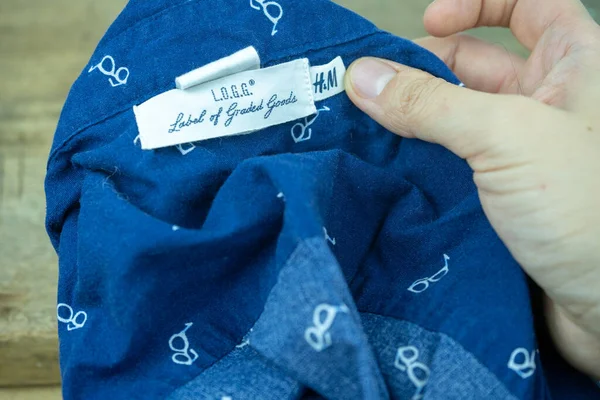 Brand Shirt Στην Εσωτερική Ετικέτα Βαμβακερά Casual Ρούχα Βιέννη Αυστρία — Φωτογραφία Αρχείου