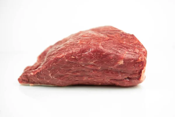 Großes Stück Rinderfilet Rohes Fleisch Isoliert Auf Weiß — Stockfoto