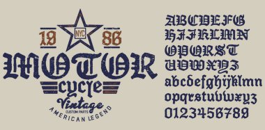  Amblem Motosiklet Koleksiyonu. Art Deco döneminden esinlenilmiş dekoratif serif yazı tipi. Yazı tipi zarif bağlama logosu tasarımı için mükemmeldir. Harfler, Sayılar ve Semboller. Vektör İllüstrasyonu.