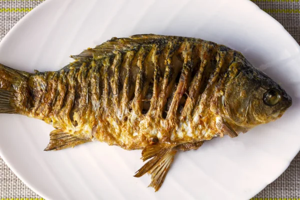 Izgara Nehir Sazan Balığı Altın Kızarmış Balık Kabuğu Organik Gıda — Stok fotoğraf