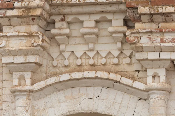 Eski Bir Tuğla Kemerin Desenli Bir Kapının Üzerindeki Elementleri Girişin — Stok fotoğraf