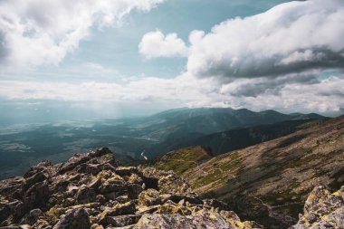 Slovakya 'nın zirvesinden Krivan denilen dağ manzarası.