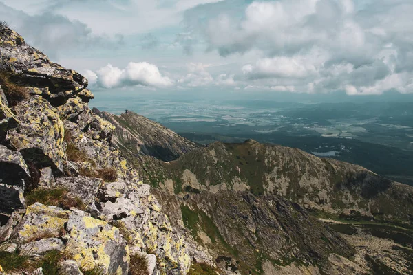 Slovakya 'nın zirvesinden Krivan denilen dağ manzarası.