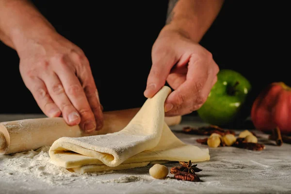 Il processo di preparazione della torta di mele . — Foto Stock