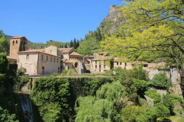 Fransa'nın en güzel köylerinden biri olan Herault Vadisi'ndeki muhteşem Saint Guilhem le Desert köyü