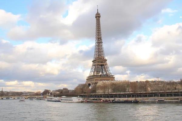 Hermoso Cielo Sobre Torre Eiffel Río Sena Capital París Ciudad —  Fotos de Stock
