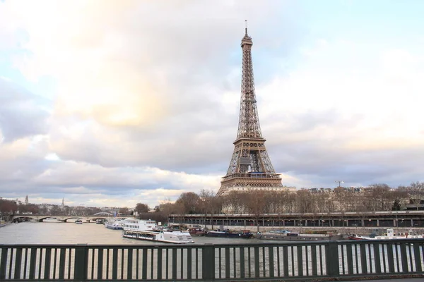 Hermoso Cielo Sobre Torre Eiffel Río Sena Capital París Ciudad —  Fotos de Stock