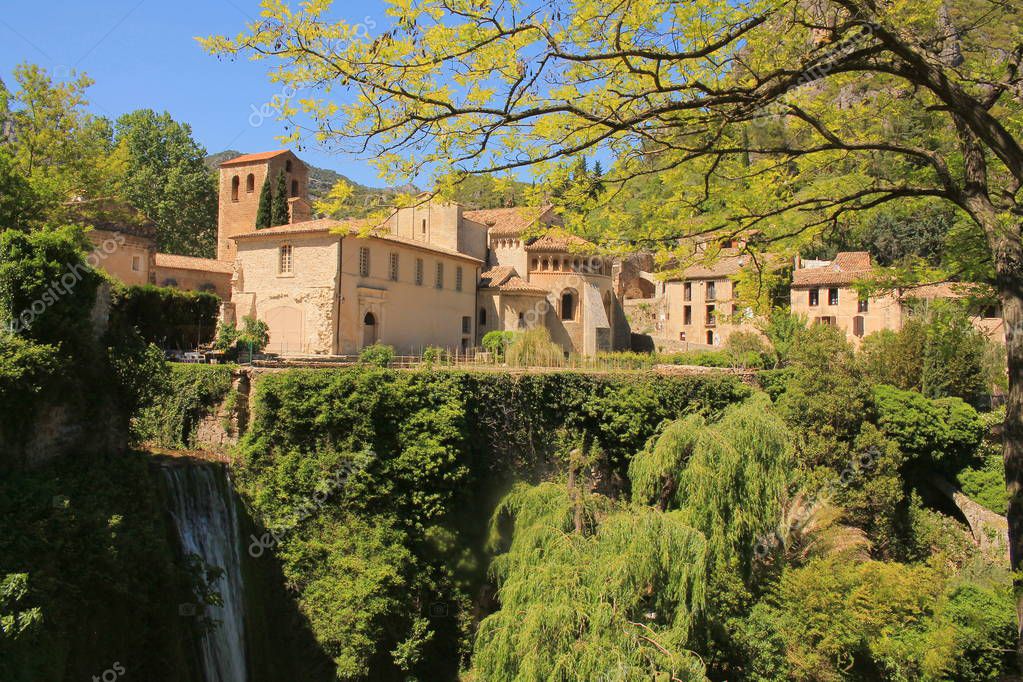 El increíble pueblo de Saint Guilhem le Desert en el valle del Herault