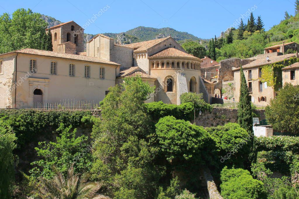 El increíble pueblo de Saint Guilhem le Desert en el valle del Herault