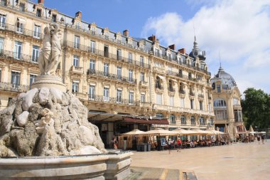 Komedi meydanda Montpellier, onun opera ve üç graces çeşme, Fransa