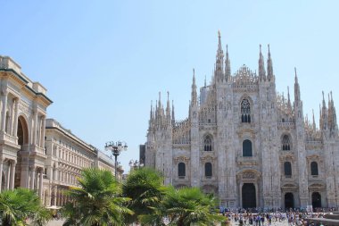 Muhteşem Milan Katedrali, Duomo di Milano, dünyanın en büyük Gotik katedrali ve İtalya 'nın Meydanı Piazza Duomo' daki Vittorio Emanuele galerisi.