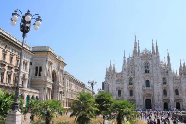 Muhteşem Milan Katedrali, Duomo di Milano, dünyanın en büyük Gotik katedrali ve İtalya 'nın Meydanı Piazza Duomo' daki Vittorio Emanuele galerisi.