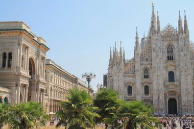 Muhteşem Milan Katedrali, Duomo di Milano, dünyanın en büyük Gotik katedrali ve İtalya 'nın Meydanı Piazza Duomo' daki Vittorio Emanuele galerisi.