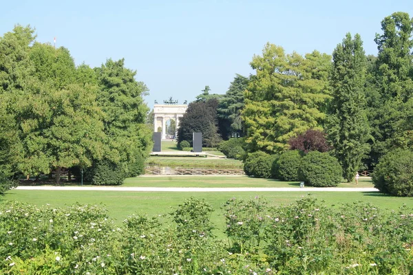 Sempione Park Στο Μιλάνο Μια Τεράστια Καταπράσινη Περιοχή Δίπλα Στο — Φωτογραφία Αρχείου