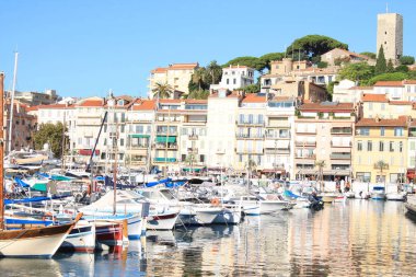 Cannes, Fransız Rivierası, Fransa'nın renkli Eski şehir ve limanı
