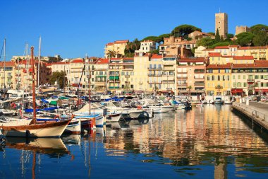 Cannes, Fransız Rivierası, Fransa'nın renkli Eski şehir ve limanı