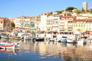 Cannes, Fransız Rivierası, Fransa'nın renkli Eski şehir ve limanı