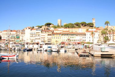 Cannes, Fransız Rivierası, Fransa'nın renkli Eski şehir ve limanı