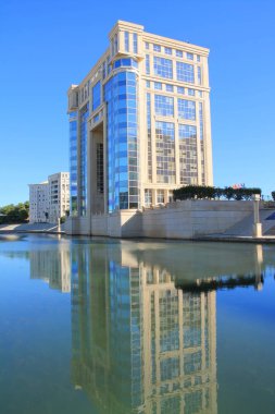 Antigone bölgesi ve Montpellier'deki Lez nehri, Herault, Fransa