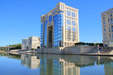 Antigone bölgesi ve Montpellier'deki Lez nehri, Herault, Fransa