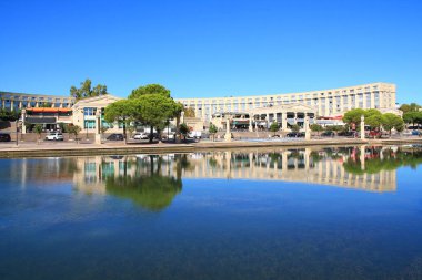Antigone bölgesi ve Montpellier'deki Lez nehri, Herault, Fransa