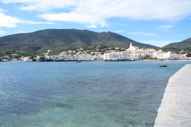Cadaques pitoresk kıyı köyü, Costa Brava, İspanya