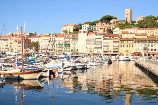 Cannes, Fransız Rivierası, Fransa'nın renkli Eski şehir ve limanı