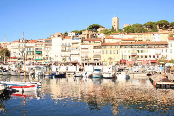 Cannes, Fransız Rivierası, Fransa'nın renkli Eski şehir ve limanı