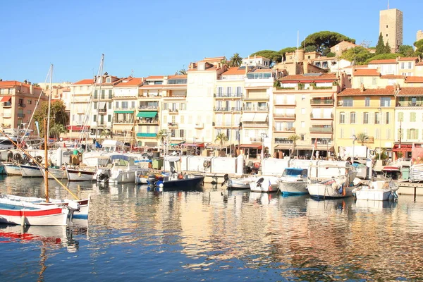 Cannes, Fransız Rivierası, Fransa'nın renkli Eski şehir ve limanı