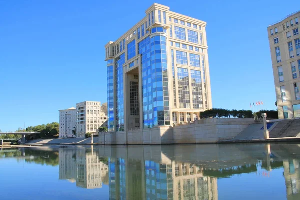 Antigone bölgesi ve Montpellier'deki Lez nehri, Herault, Fransa