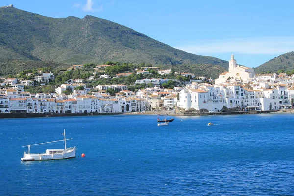Cadaques Amazing İspanya köyü, Akdeniz, Costa Brava, Katalonya