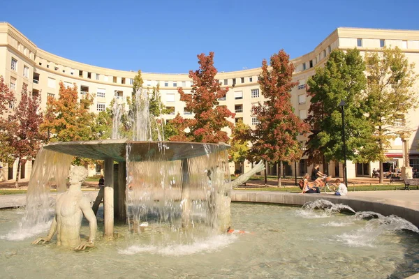 Piazza Della Tessaglia Sua Splendida Fontana Nel Quartiere Antigone Montpellier — Foto Stock