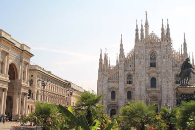 Piazza del Duomo, Milano 'nun ana meydanı ve Saint Mary' nin doğuşu Katedrali, dünyanın en büyük Gotik katedrali, Lombardy, İtalya