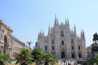 Piazza del Duomo, Milano 'nun ana meydanı ve Saint Mary' nin doğuşu Katedrali, dünyanın en büyük Gotik katedrali, Lombardy, İtalya
